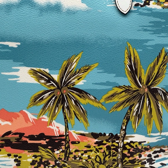 Coach Tote Bag With Hawaiian Print - Picture 14 of 15